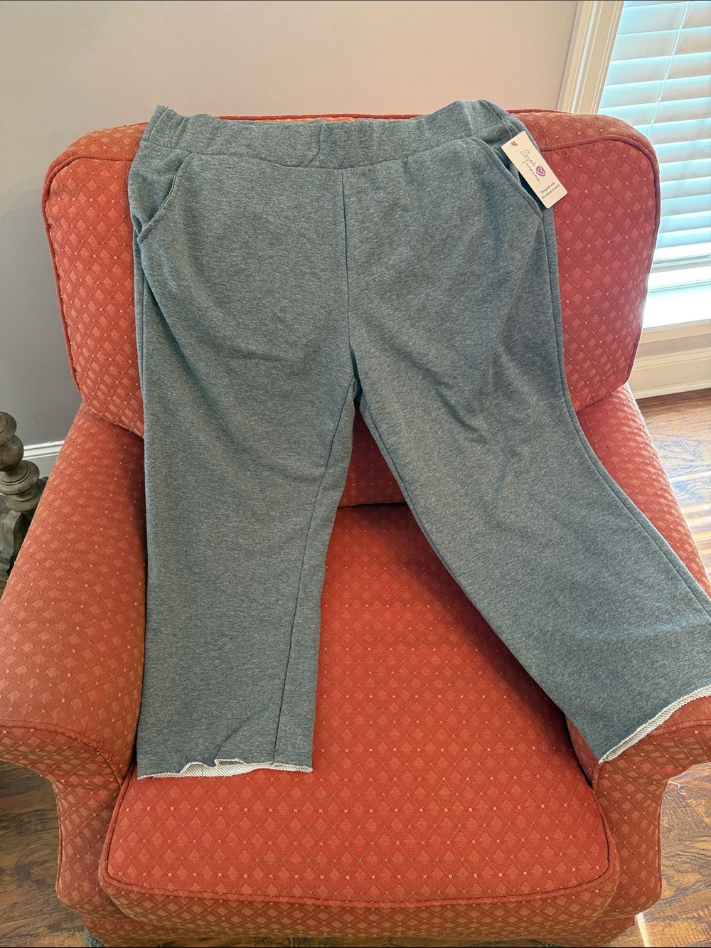 Secret Treasures Plus Sized' Heather Gray Pull-On Cropped Sweatpants